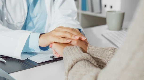 Doctor consulting with a patient about arthritis